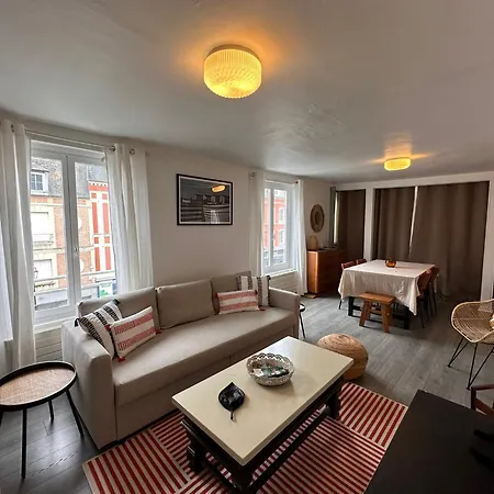 Large In Center شقة