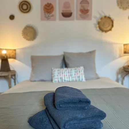 Large In Center * Honfleur