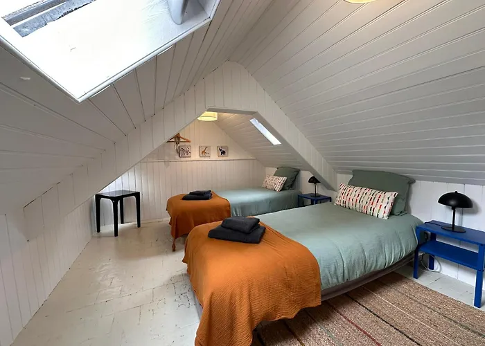 Large In Center Apartment *