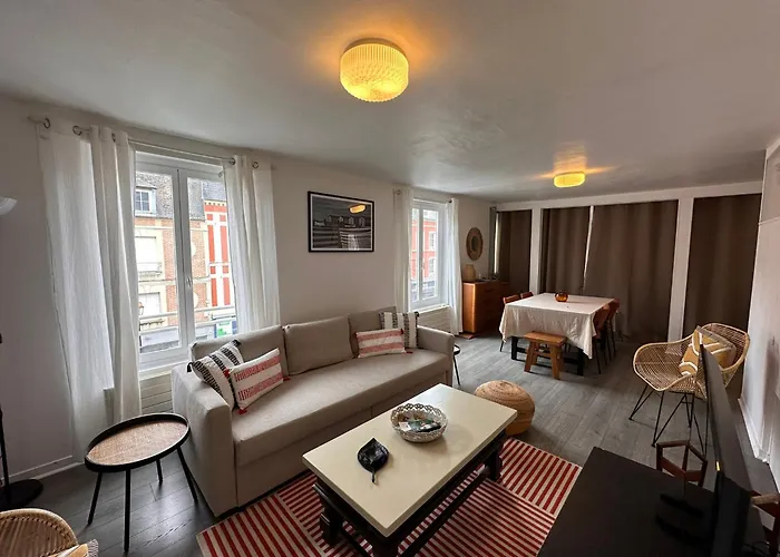 Large In Center شقة