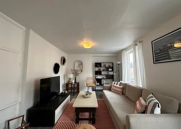 Large In Center Apartment *